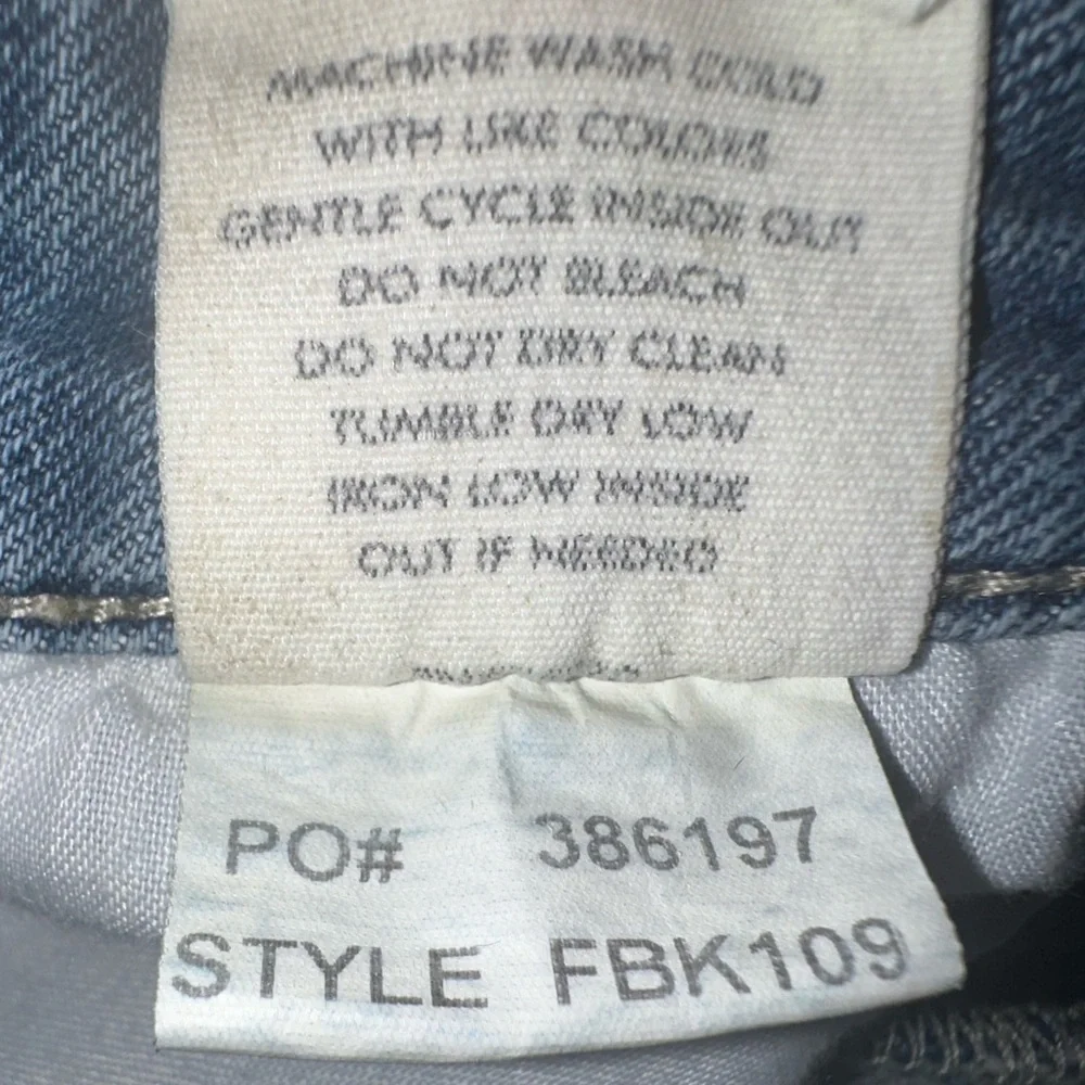 BKE Stella Mid-Rise Stretch Cropped Denim Jeans Women’s Size 26 Light Wash - Picture 7 of 9